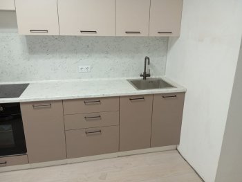 Кухонный гарнитур высокий Латте 3000 мм, Стол. 38 мм в Нижних Сергах - nizhnie-sergi.mebel-e96.ru