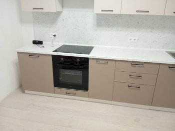 Кухонный гарнитур высокий Латте 3000 мм, Стол. 38 мм в Нижних Сергах - nizhnie-sergi.mebel-e96.ru