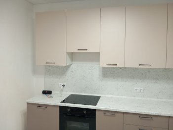 Кухонный гарнитур высокий Латте 3000 мм, Стол. 38 мм в Нижних Сергах - nizhnie-sergi.mebel-e96.ru